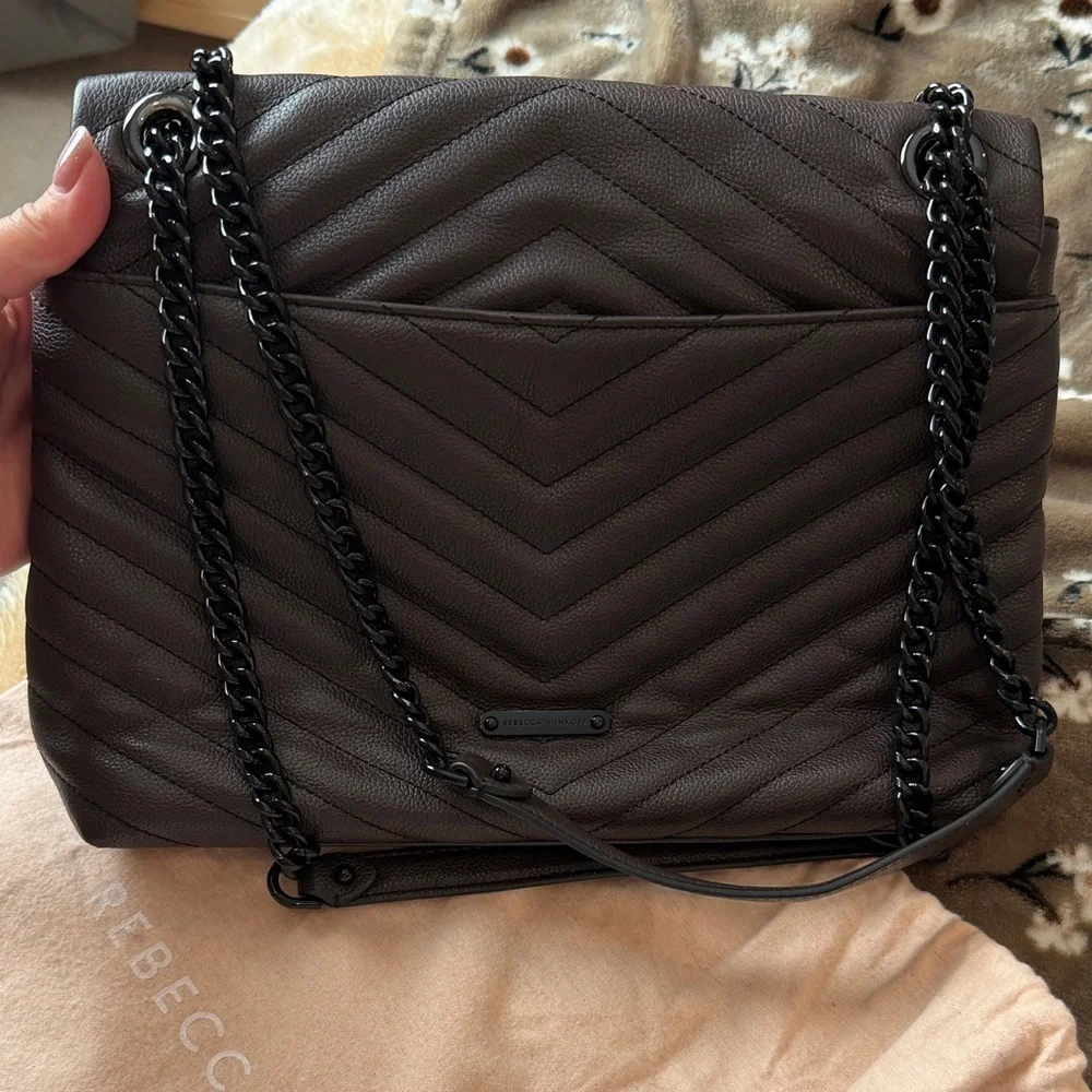 Elegant Brown Quilted Chain Shoulder Bag - Picture 3 of 4